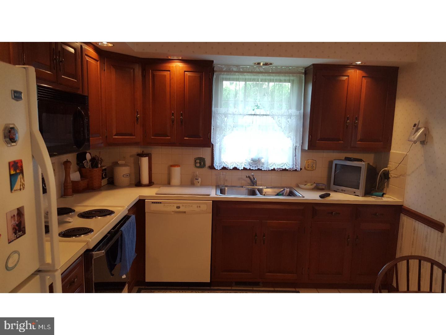 4318 Stoudts Ferry Bridge Road Reading, PA 19605 - Photo 8 of 17 Kitchen