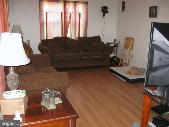 430 Tylers Mill Road Sewell, NJ 08080 - Photo 3 of 18 Living Room