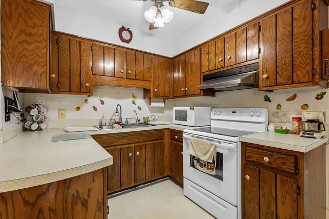 $299,900 | 2841 East Pine Drive, Crete, IL 60417