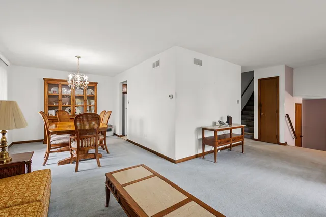 $299,900 | 2841 East Pine Drive, Crete, IL 60417