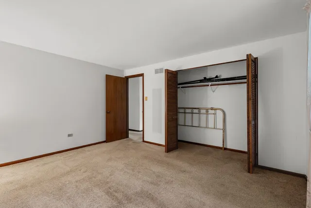 $299,900 | 2841 East Pine Drive, Crete, IL 60417