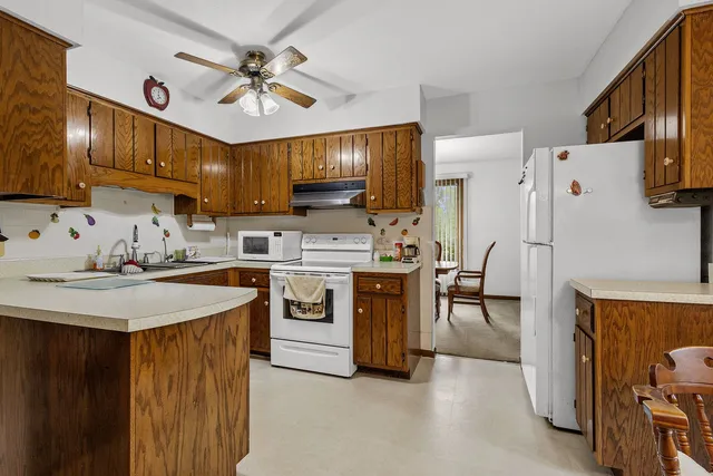 $299,900 | 2841 East Pine Drive, Crete, IL 60417