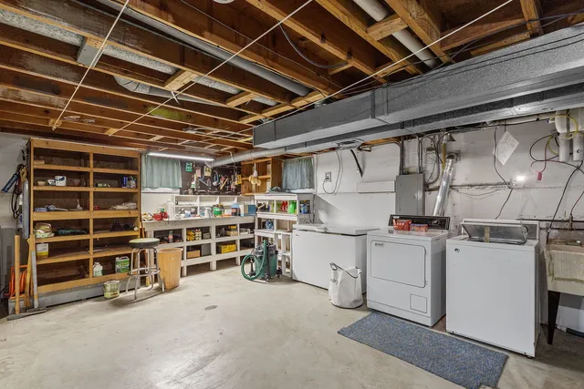 $299,900 | 2841 East Pine Drive, Crete, IL 60417