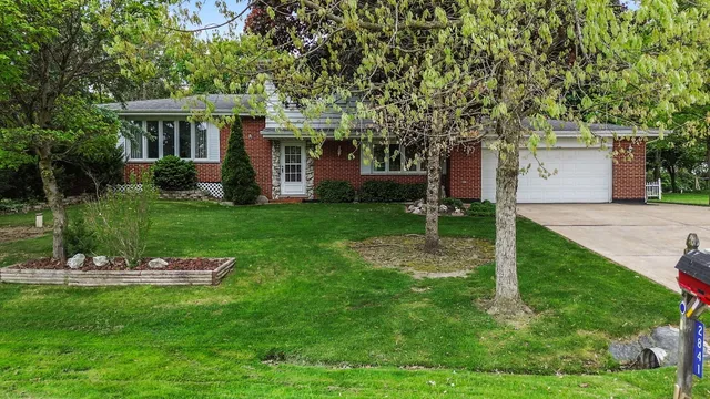 $299,900 | 2841 East Pine Drive, Crete, IL 60417