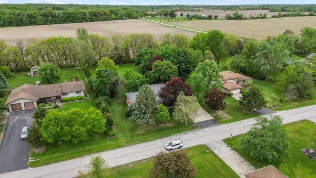 $299,900 | 2841 East Pine Drive, Crete, IL 60417