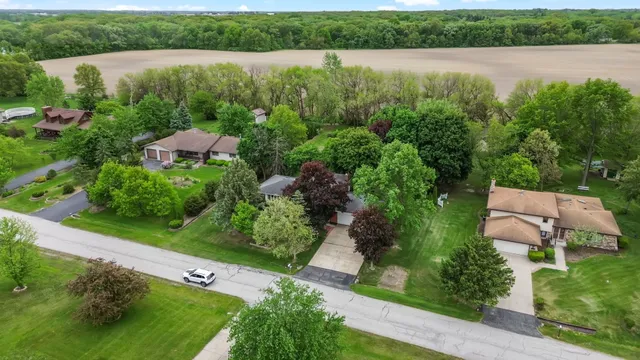 $299,900 | 2841 East Pine Drive, Crete, IL 60417