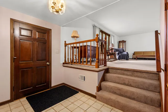 $299,900 | 2841 East Pine Drive, Crete, IL 60417