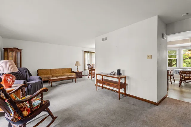 $299,900 | 2841 East Pine Drive, Crete, IL 60417