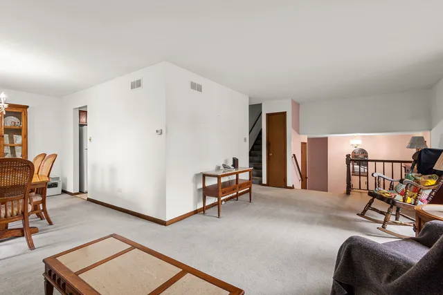 $299,900 | 2841 East Pine Drive, Crete, IL 60417