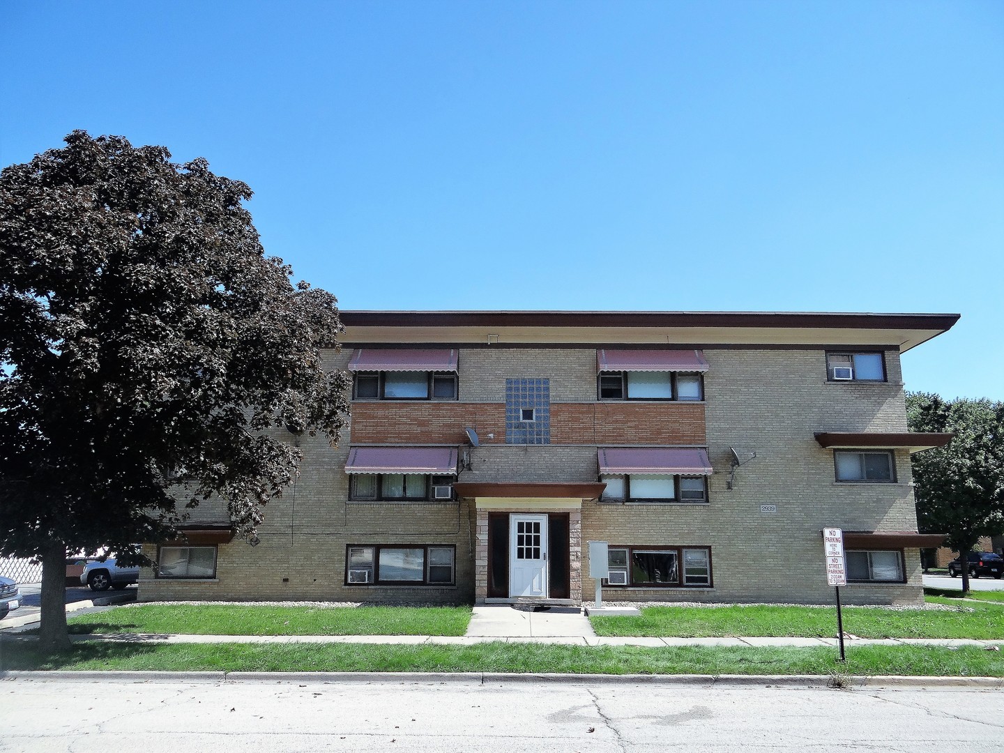 2939 South 13th Avenue, Unit GS Broadview, IL 60155 - Photo 2 of 3 a front view of a house with a garden