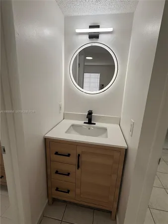 $2,600 | 3262 West 70th Street, Unit 101, Hialeah, FL 33018