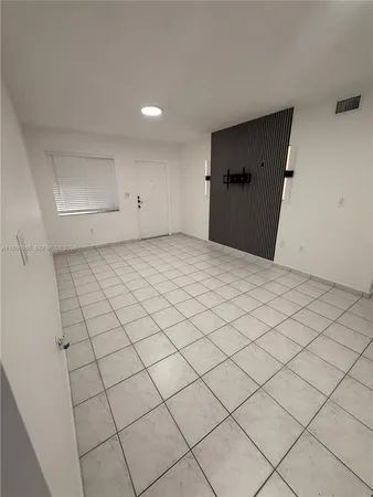 $2,600 | 3262 West 70th Street, Unit 101, Hialeah, FL 33018