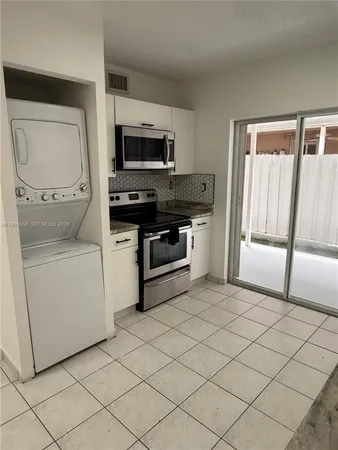 $2,600 | 3262 West 70th Street, Unit 101, Hialeah, FL 33018
