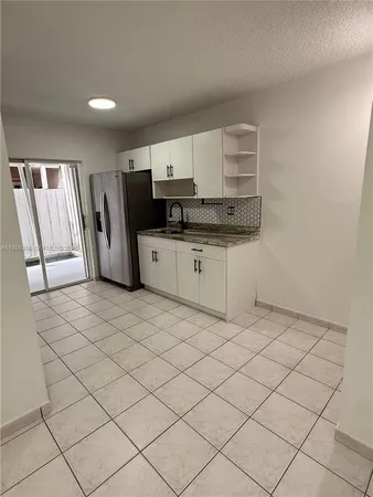 $2,600 | 3262 West 70th Street, Unit 101, Hialeah, FL 33018