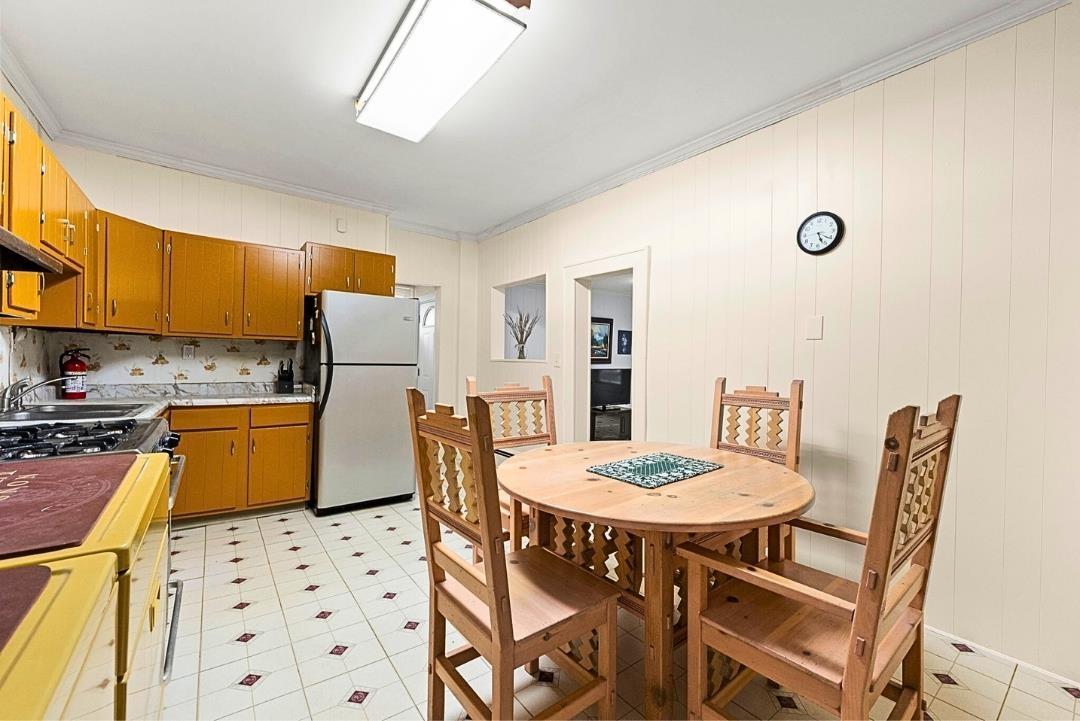520 27th Street Union City, NJ 07087 - Photo 8 of 19 a view of a dining room with furniture