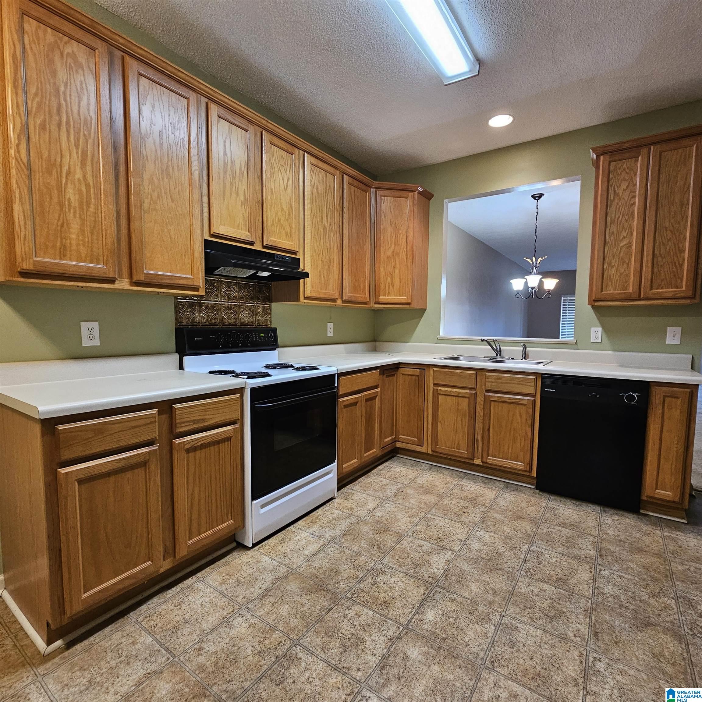 1809 Copperfield Lane Center Point, AL 35215 - Photo 13 of 35