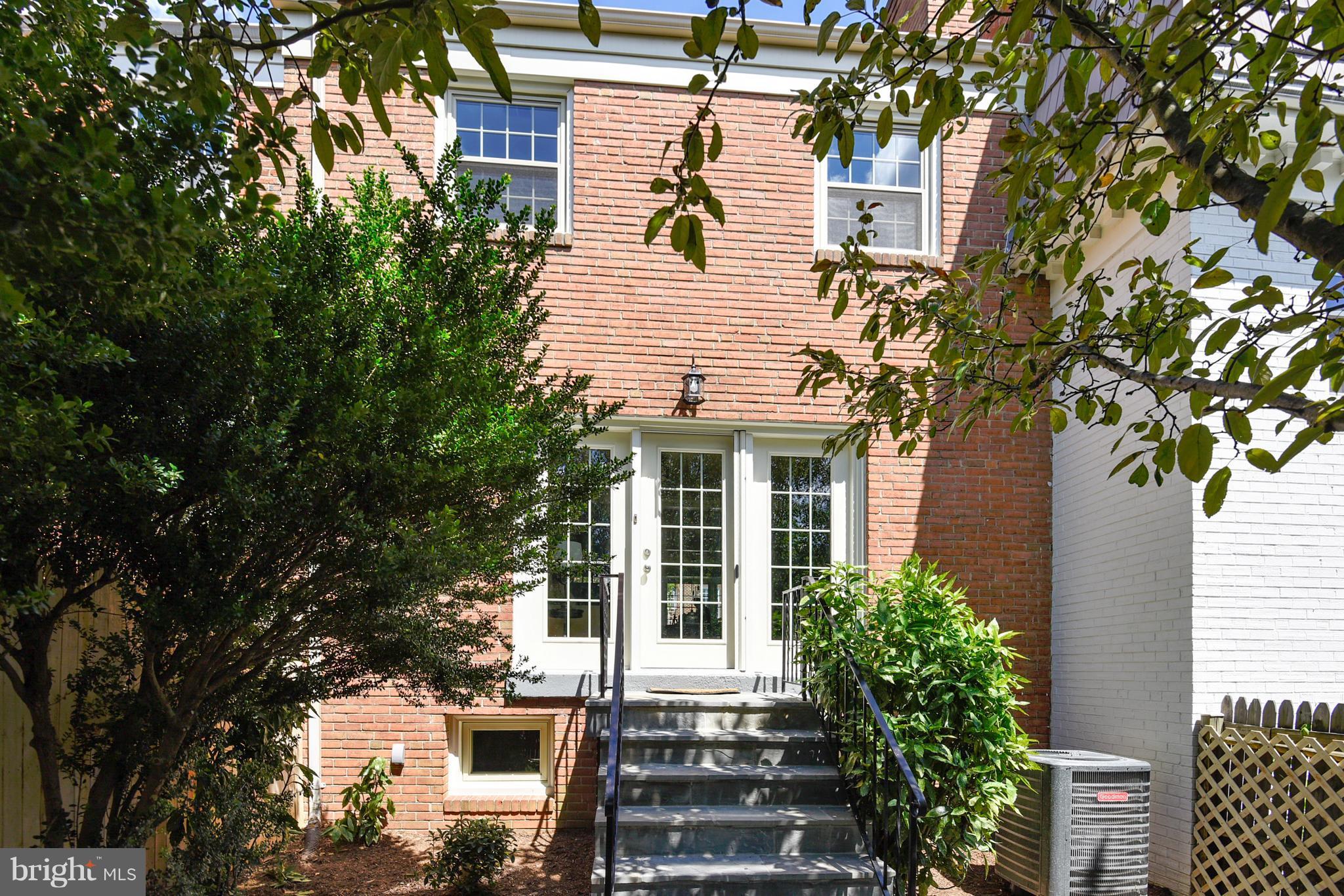 1126 Kensington Road McLean, VA 22101 - Photo 2 of 29 Exterior (Rear)