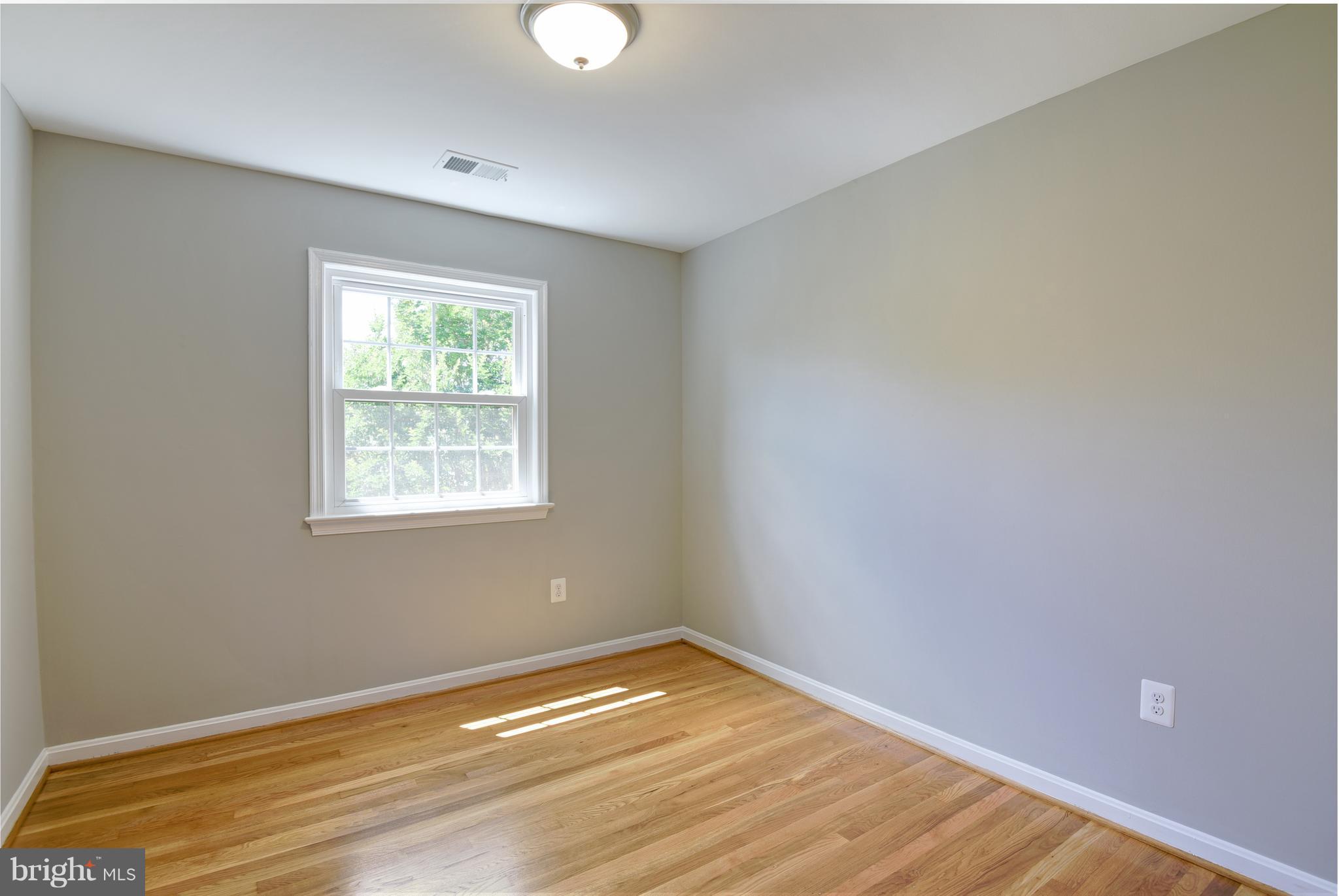 1126 Kensington Road McLean, VA 22101 - Photo 16 of 29 Bedroom