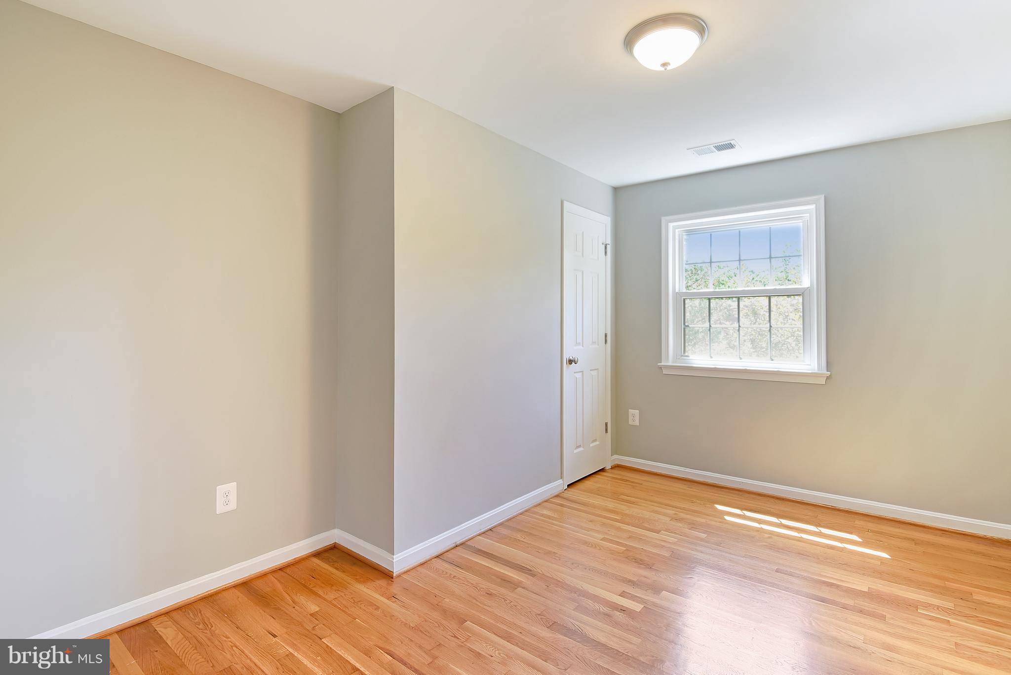 1126 Kensington Road McLean, VA 22101 - Photo 17 of 29 Bedroom