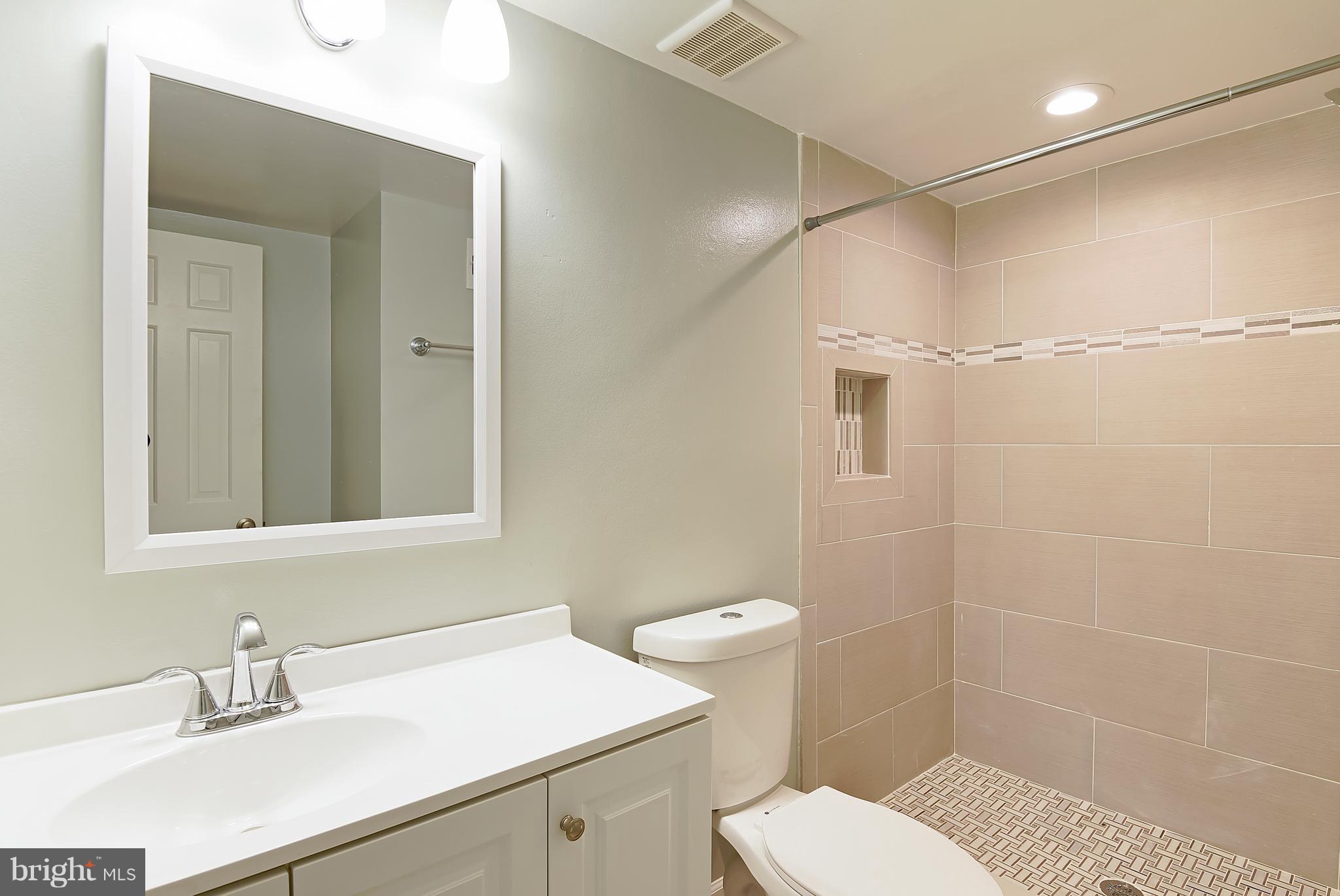 1126 Kensington Road McLean, VA 22101 - Photo 22 of 29 Bath