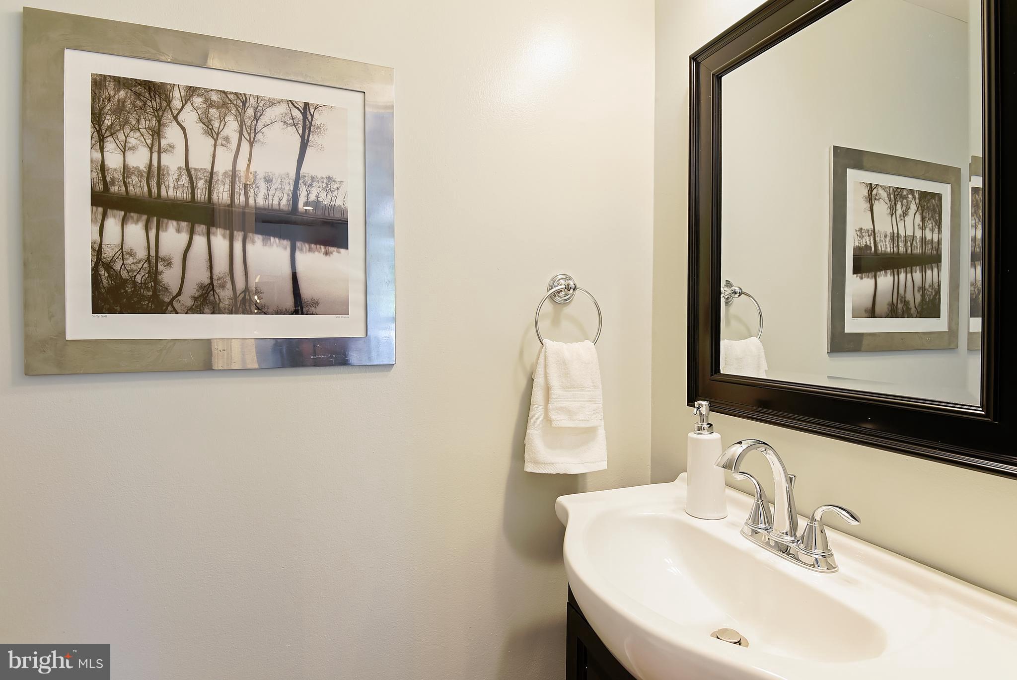 1126 Kensington Road McLean, VA 22101 - Photo 4 of 29 Bath