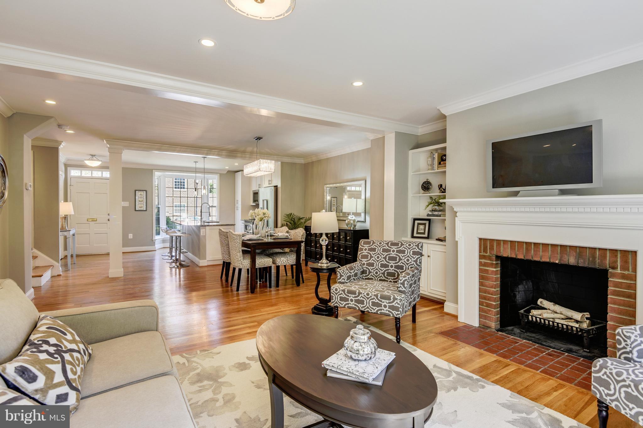 1126 Kensington Road McLean, VA 22101 - Photo 5 of 29 Living Room