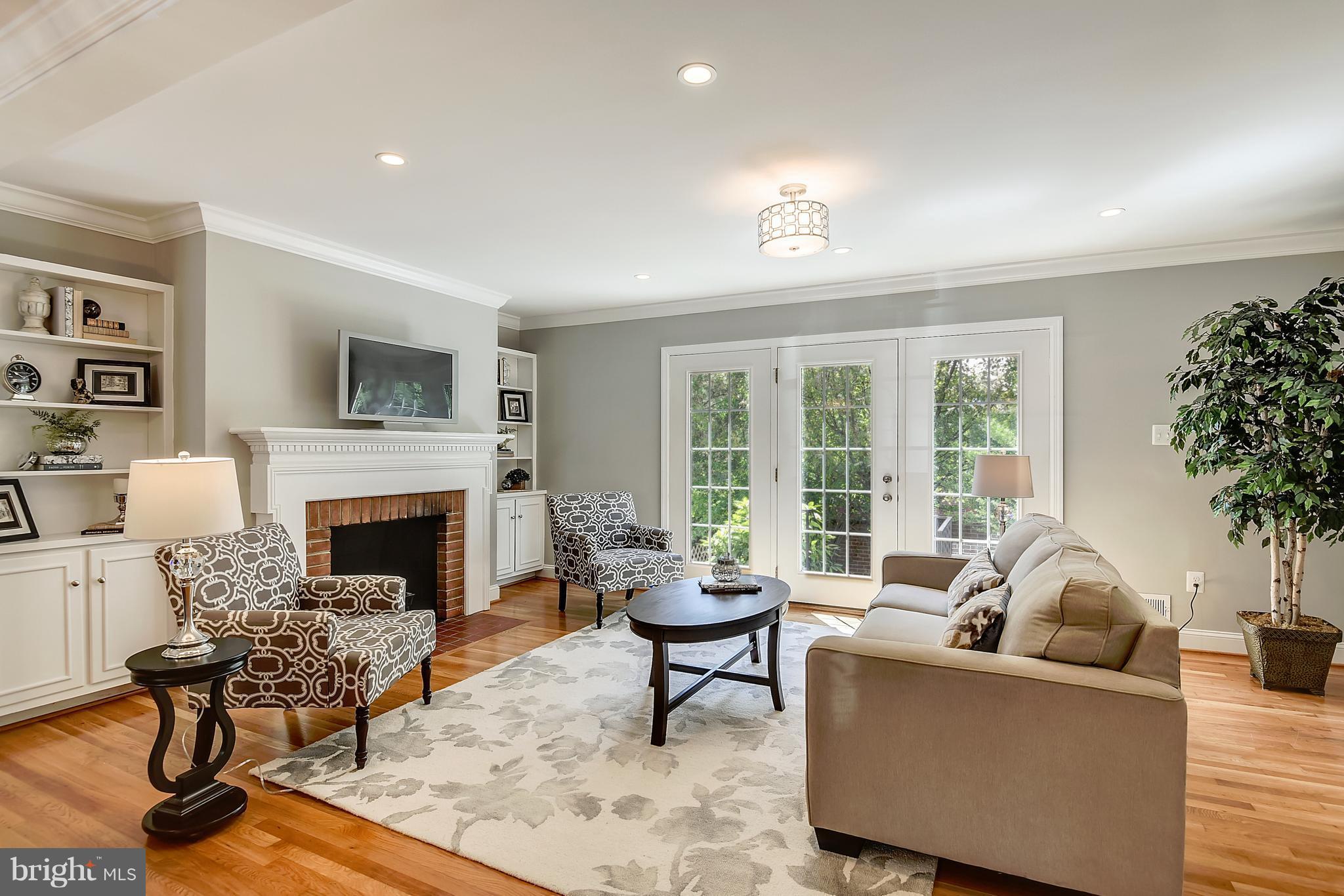 1126 Kensington Road McLean, VA 22101 - Photo 6 of 29 Living Room