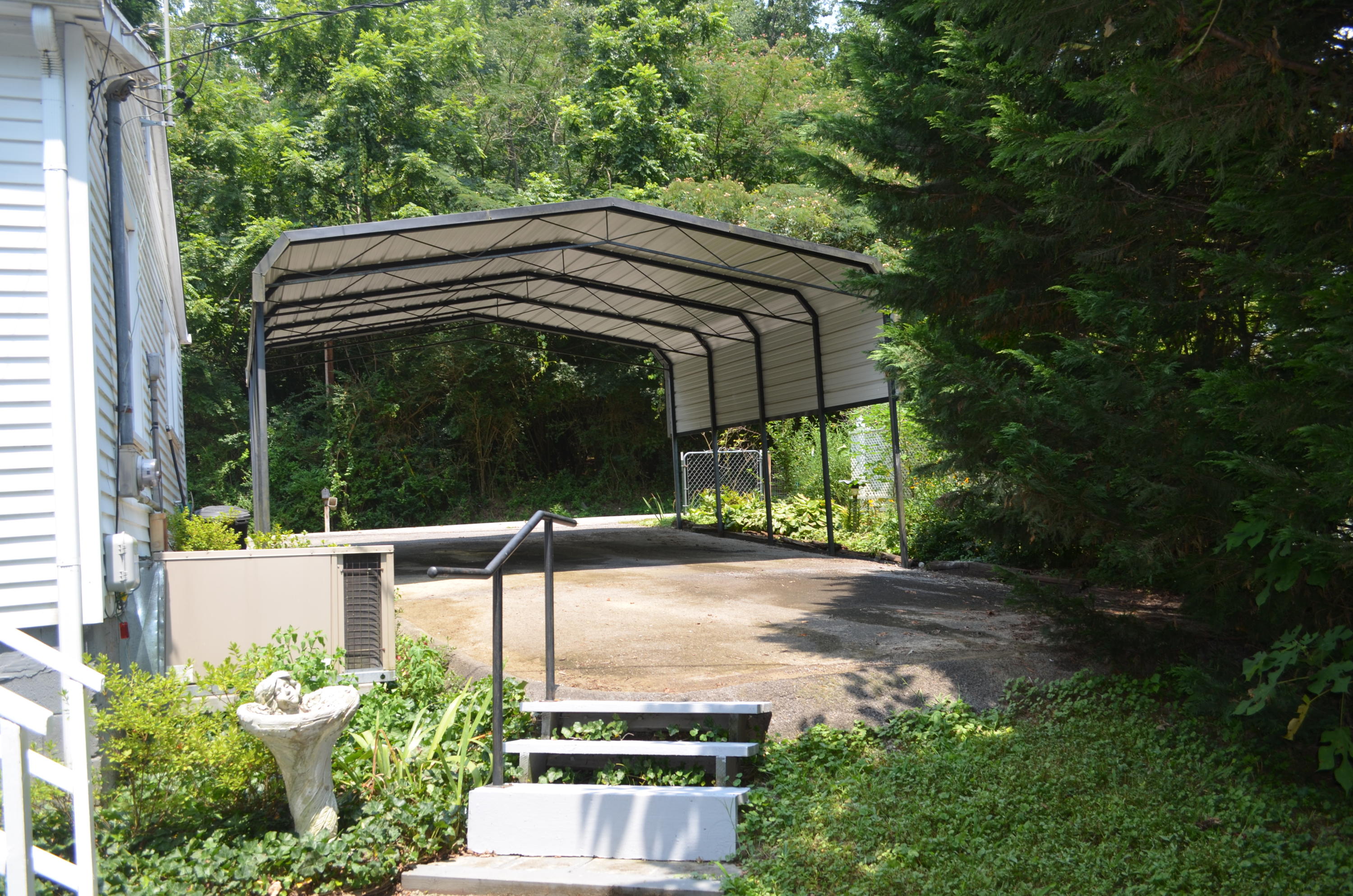 677 Hen Valley Road Oliver Springs, TN 37840 - Photo 12 of 16 677henvalleycarport