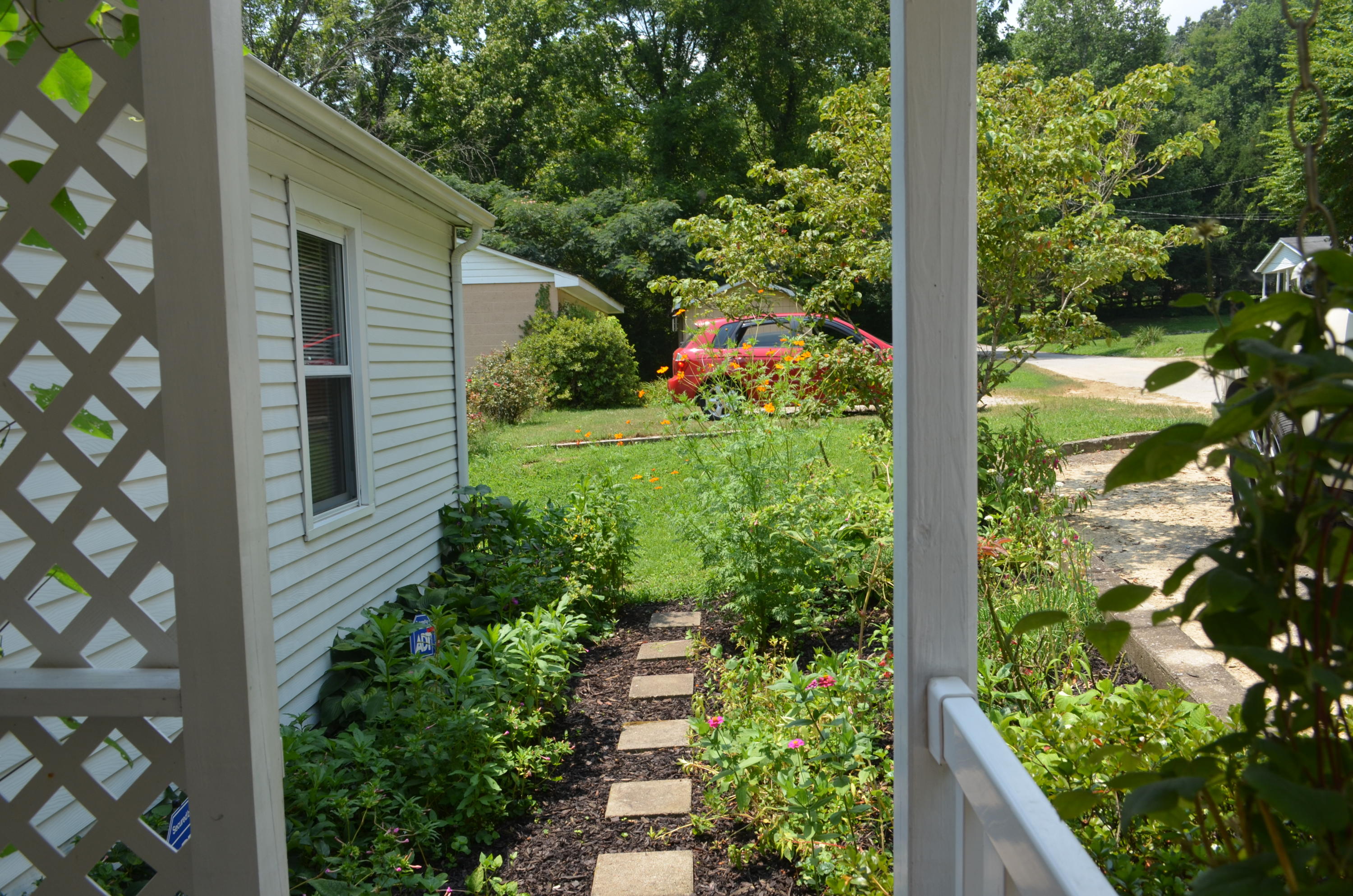 677 Hen Valley Road Oliver Springs, TN 37840 - Photo 3 of 16 677henvalleyflowers
