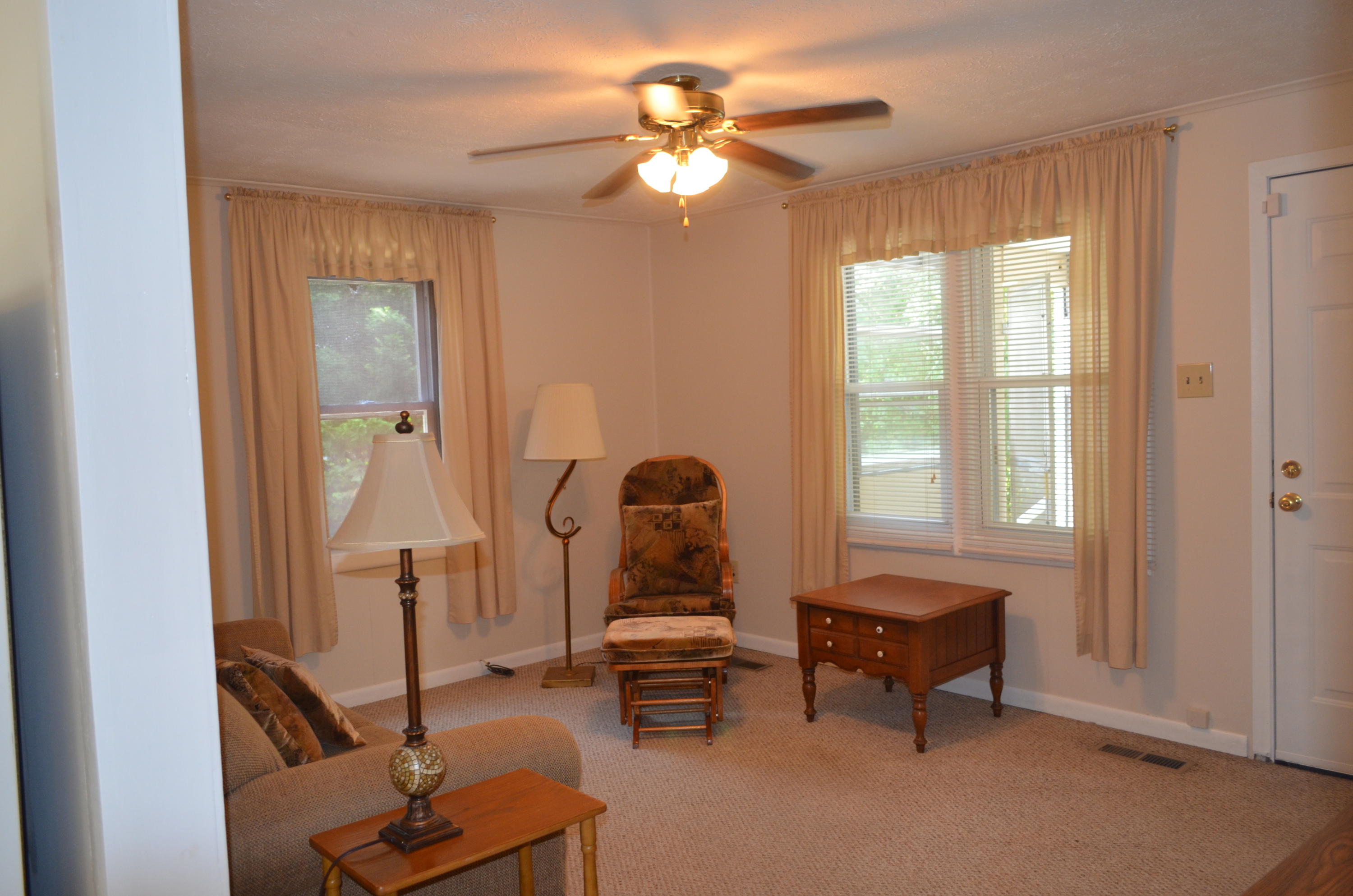 677 Hen Valley Road Oliver Springs, TN 37840 - Photo 4 of 16 677henvalleyLR