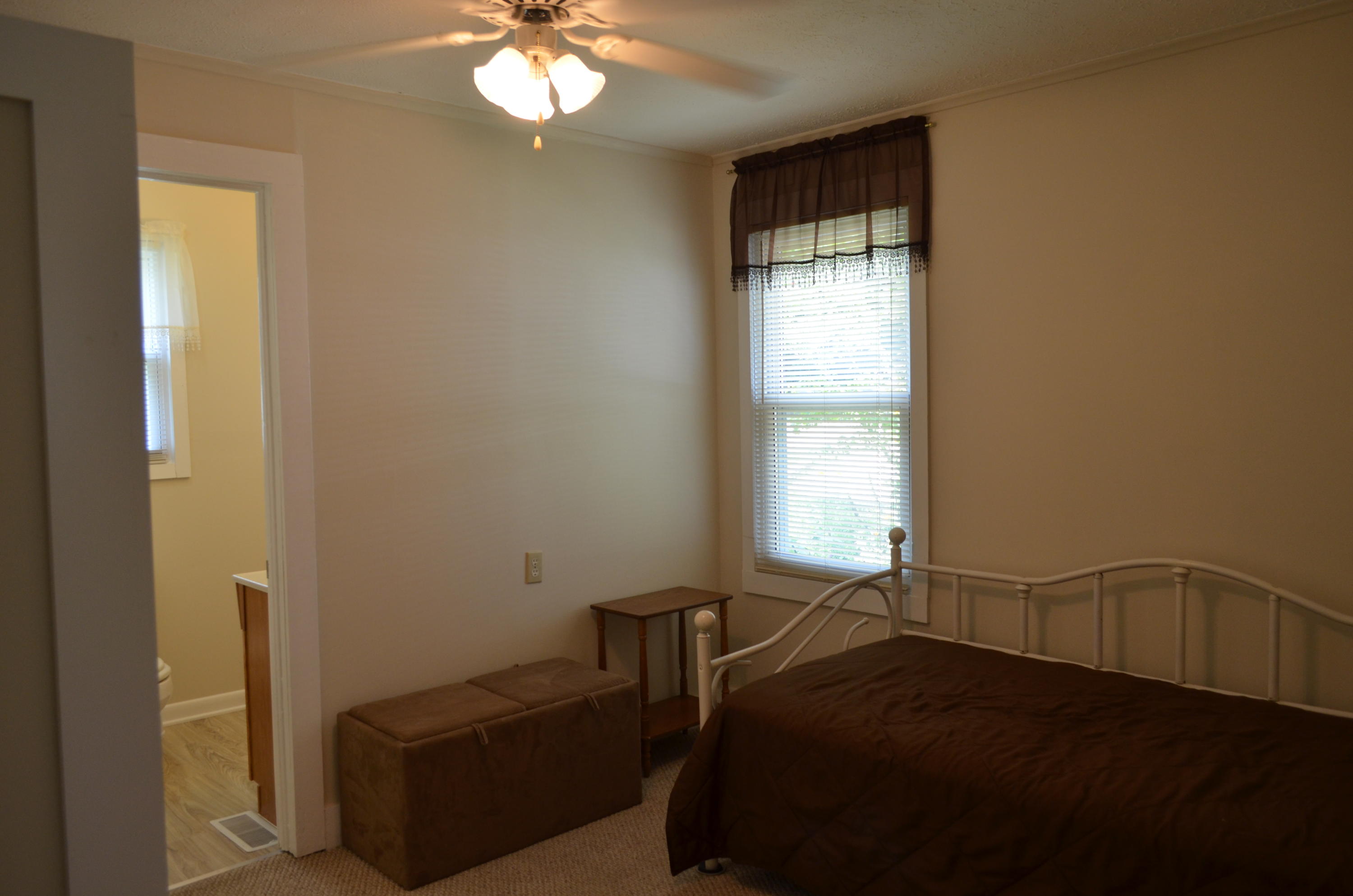 677 Hen Valley Road Oliver Springs, TN 37840 - Photo 8 of 16 677henvalleyBR2