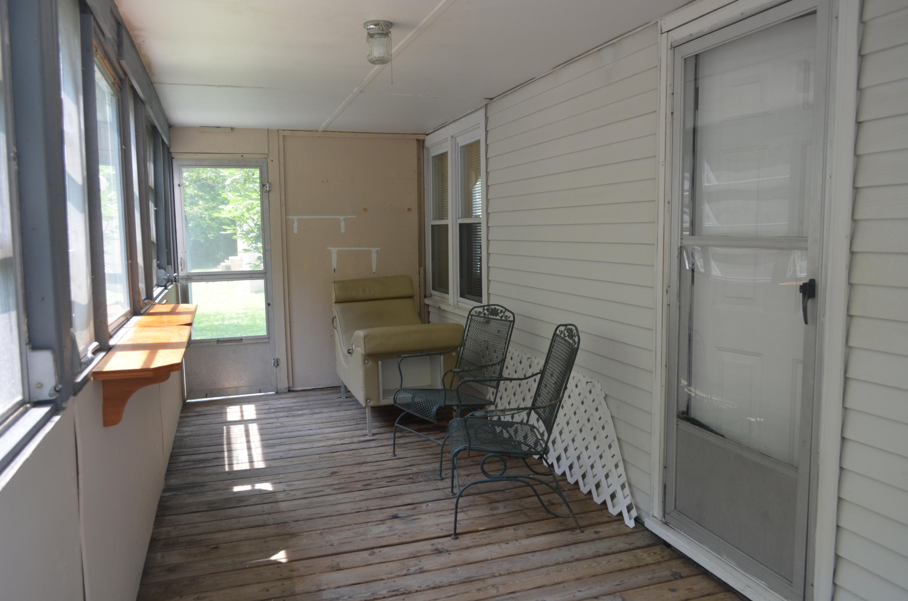 677 Hen Valley Road Oliver Springs, TN 37840 - Photo 10 of 16 677henvalleyporch