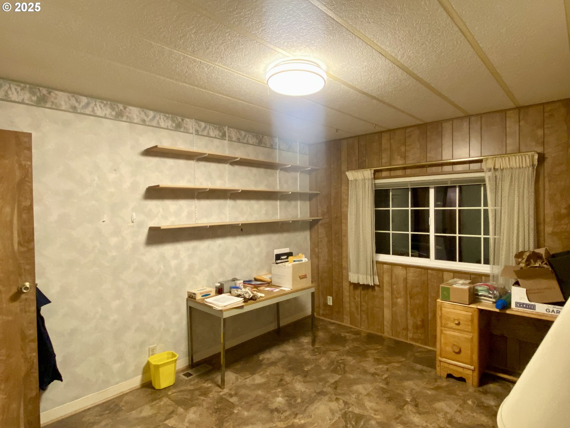 7858 Southeast King Road, Unit 7 Milwaukie, OR 97222 - Photo 20 of 31 a room with furniture and window