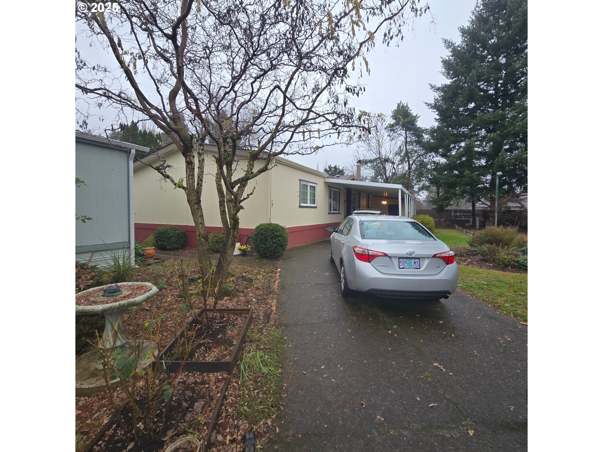 7858 Southeast King Road, Unit 7 Milwaukie, OR 97222 - Photo 2 of 31 a backyard of a house with fire pit and couches