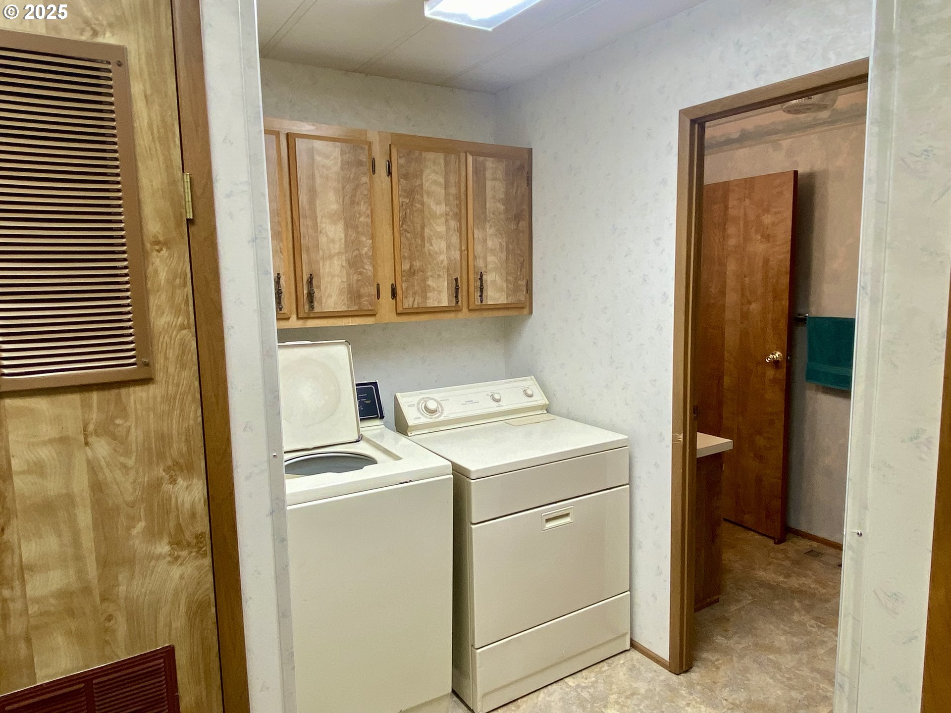 7858 Southeast King Road, Unit 7 Milwaukie, OR 97222 - Photo 26 of 31 a utility room with dryer and washer