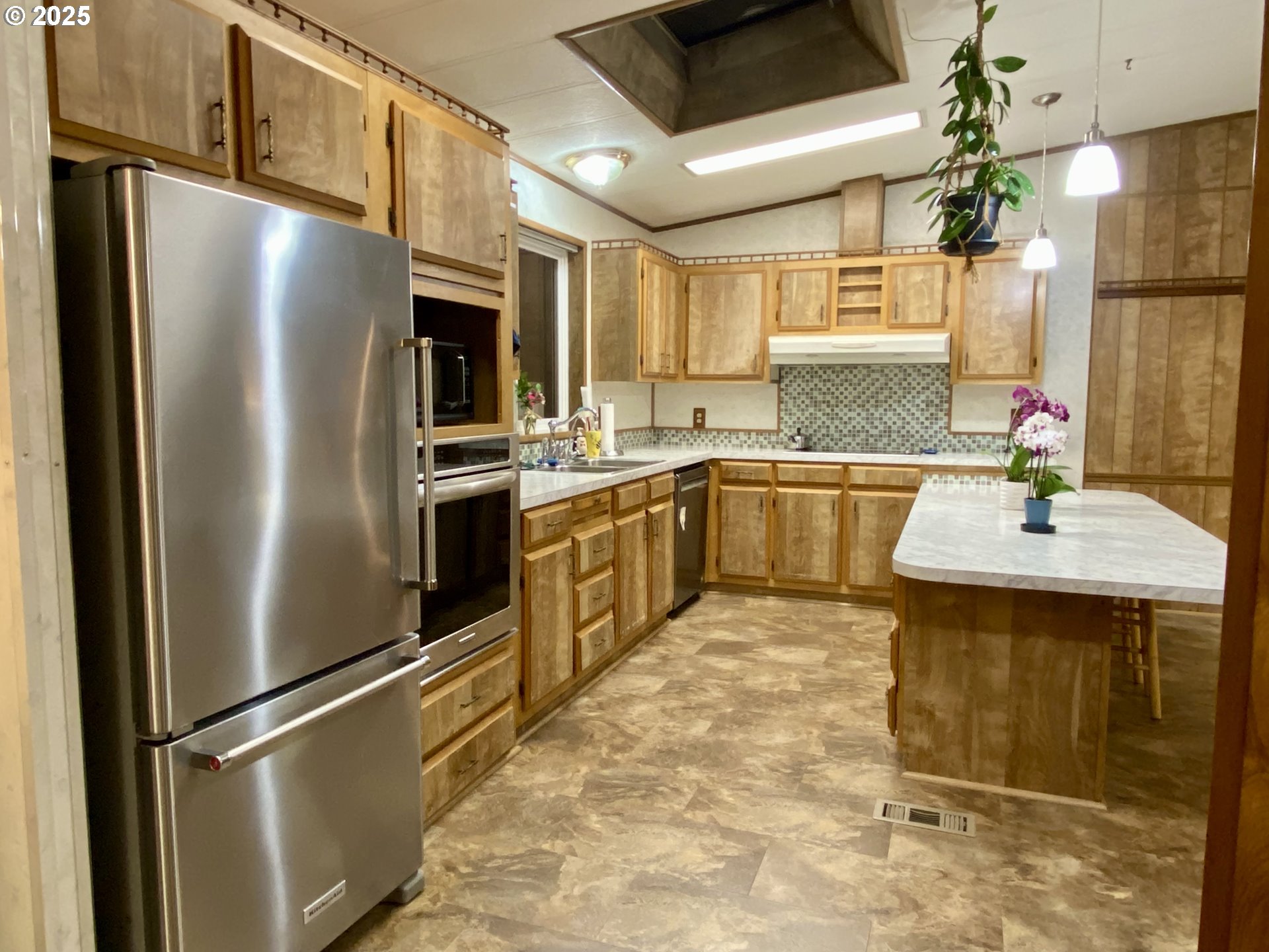 7858 Southeast King Road, Unit 7 Milwaukie, OR 97222 - Photo 30 of 31 a kitchen with stainless steel appliances granite countertop a sink a stove and refrigerator