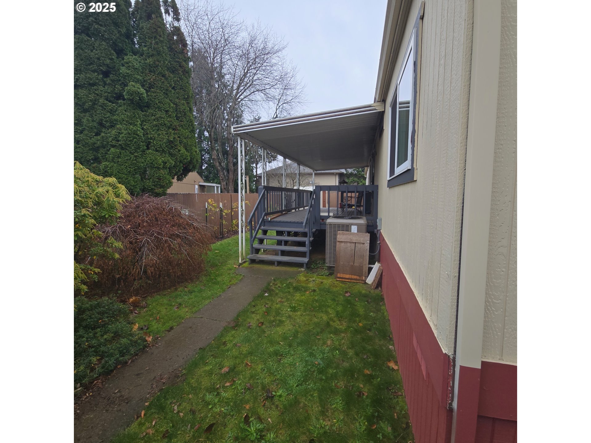 7858 Southeast King Road, Unit 7 Milwaukie, OR 97222 - Photo 5 of 31 a view of a backyard with pathway