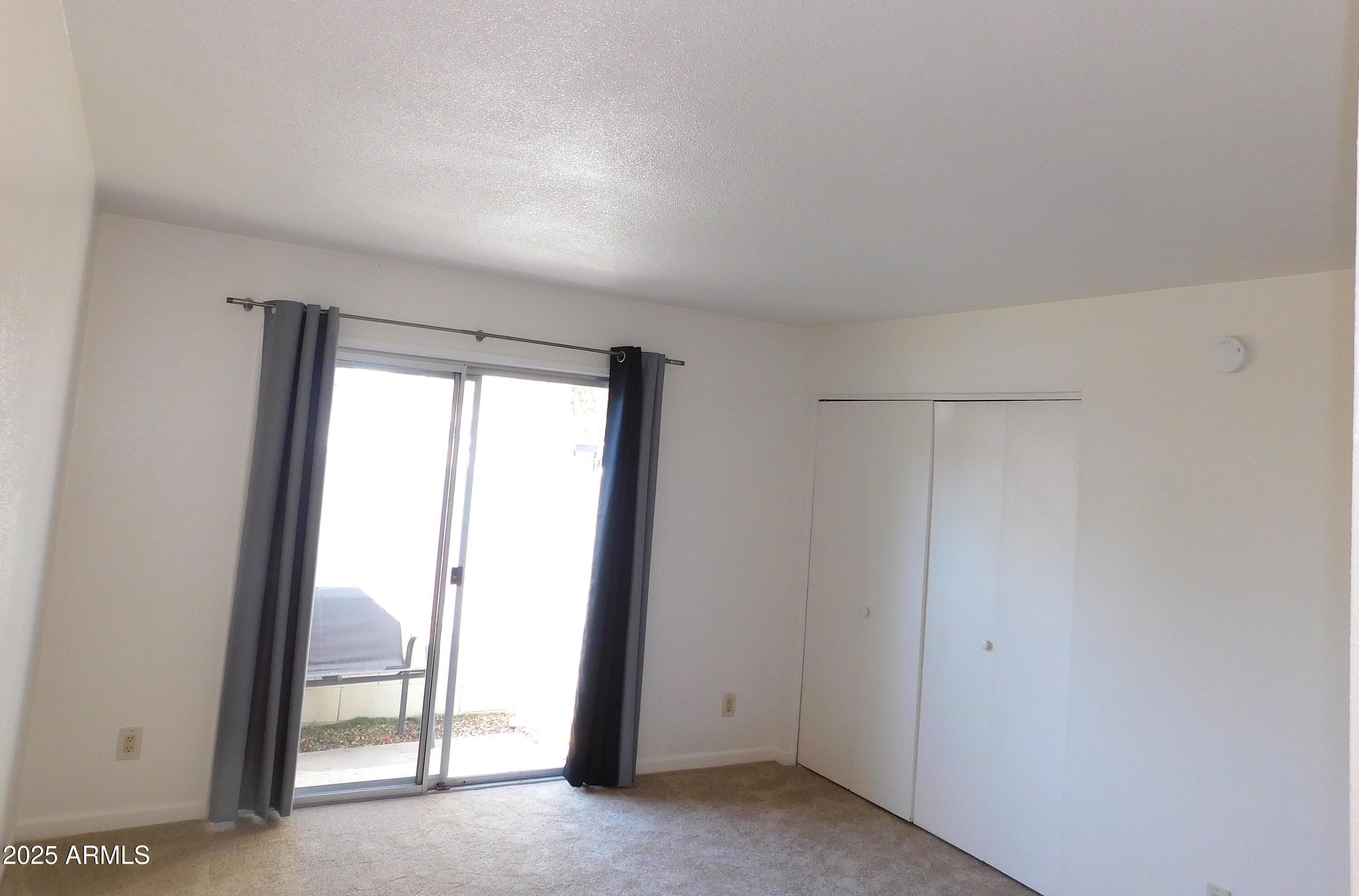 520 South Evergreen Road Tempe, AZ 85288 - Photo 17 of 24 a view of an empty room and a window