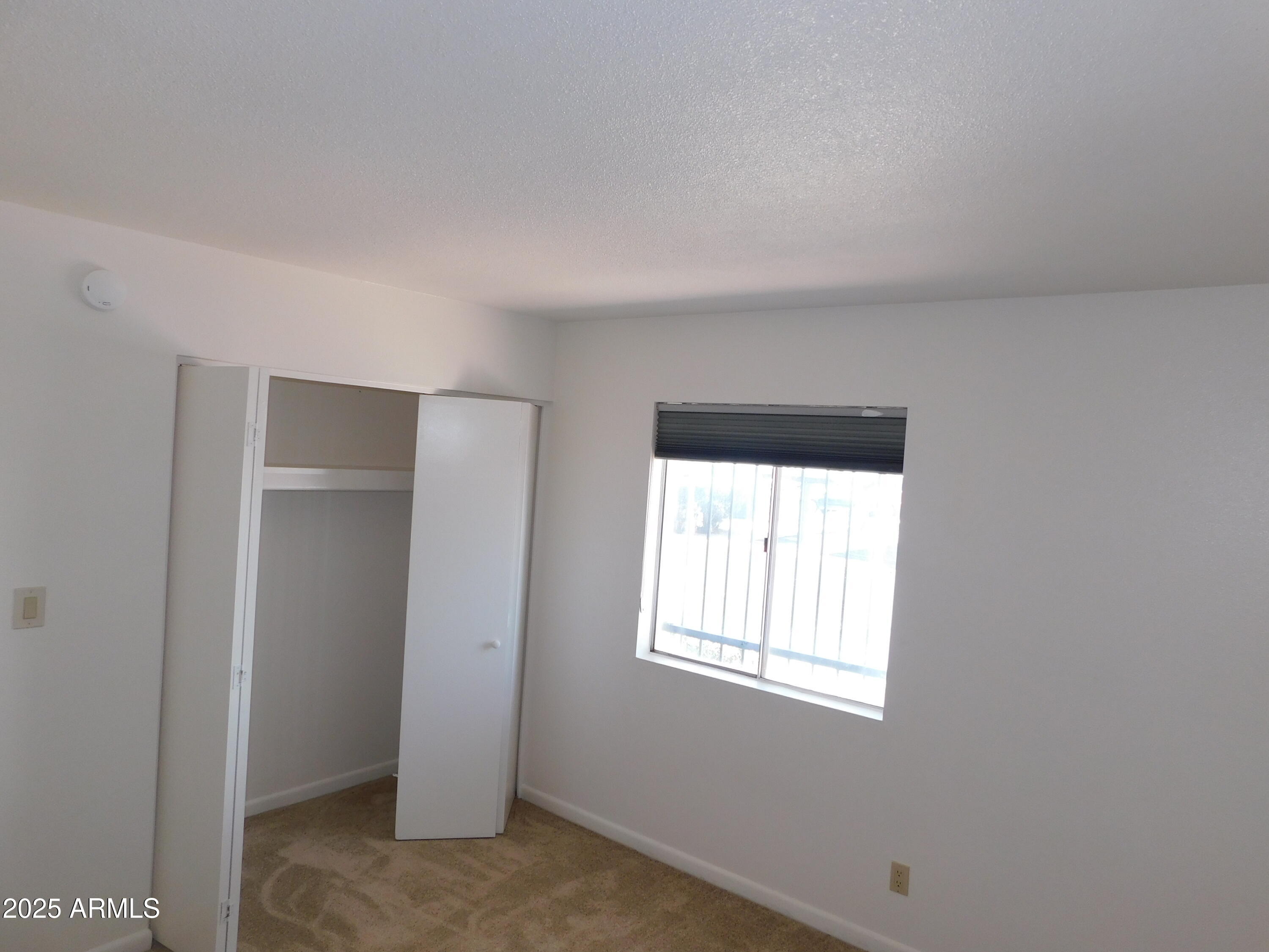 520 South Evergreen Road Tempe, AZ 85288 - Photo 22 of 24 an empty room with windows