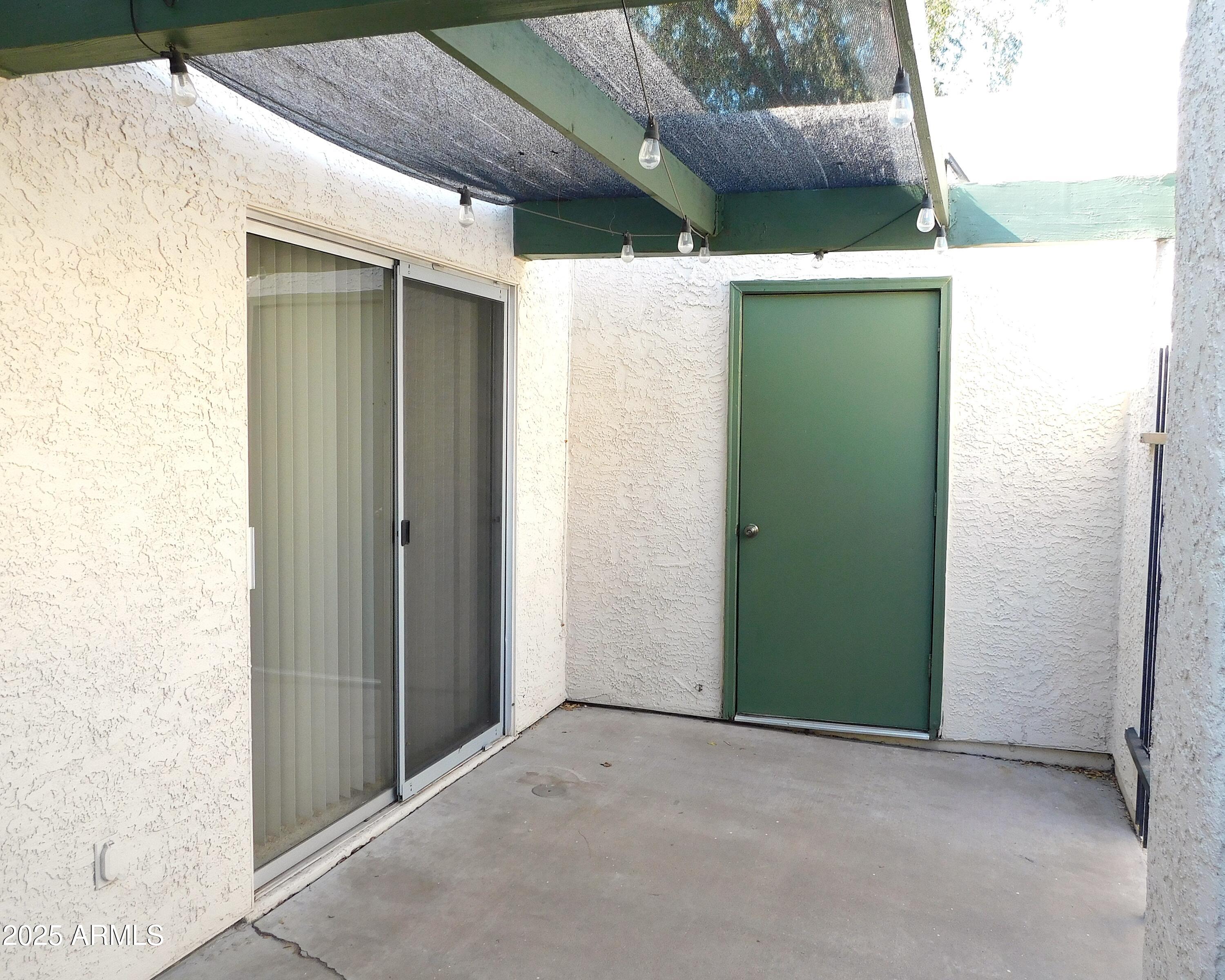 520 South Evergreen Road Tempe, AZ 85288 - Photo 4 of 24 a backyard of a house