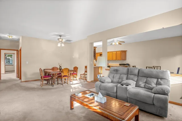 $299,900 | 20965 West Snowberry Lane, Plainfield, IL 60544