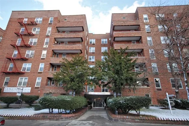 $290,000 | 2727 Ocean Parkway, Unit A14 | Brighton Beach