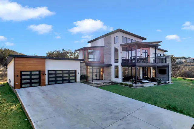 a view of a house with a yard in front of it