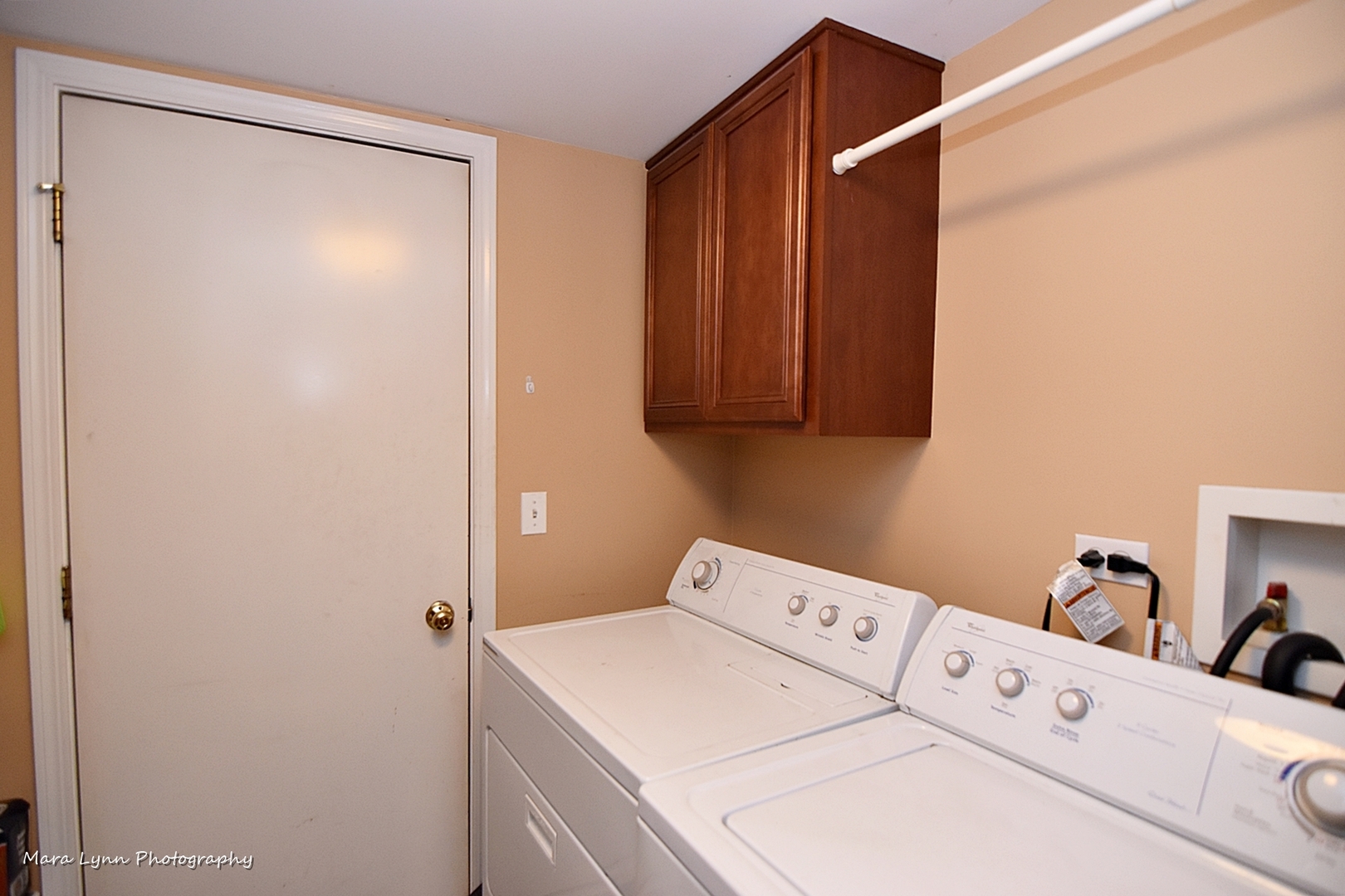 47 Rolling Oaks Road, Unit B Sugar Grove, IL 60554 - Photo 11 of 22 a utility room with dryer and washer