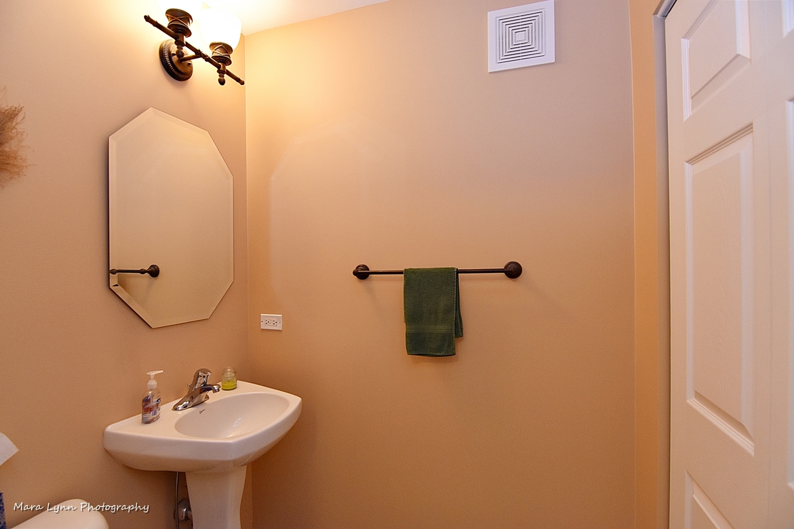 47 Rolling Oaks Road, Unit B Sugar Grove, IL 60554 - Photo 13 of 22 a bathroom with a sink a mirror and a toilet