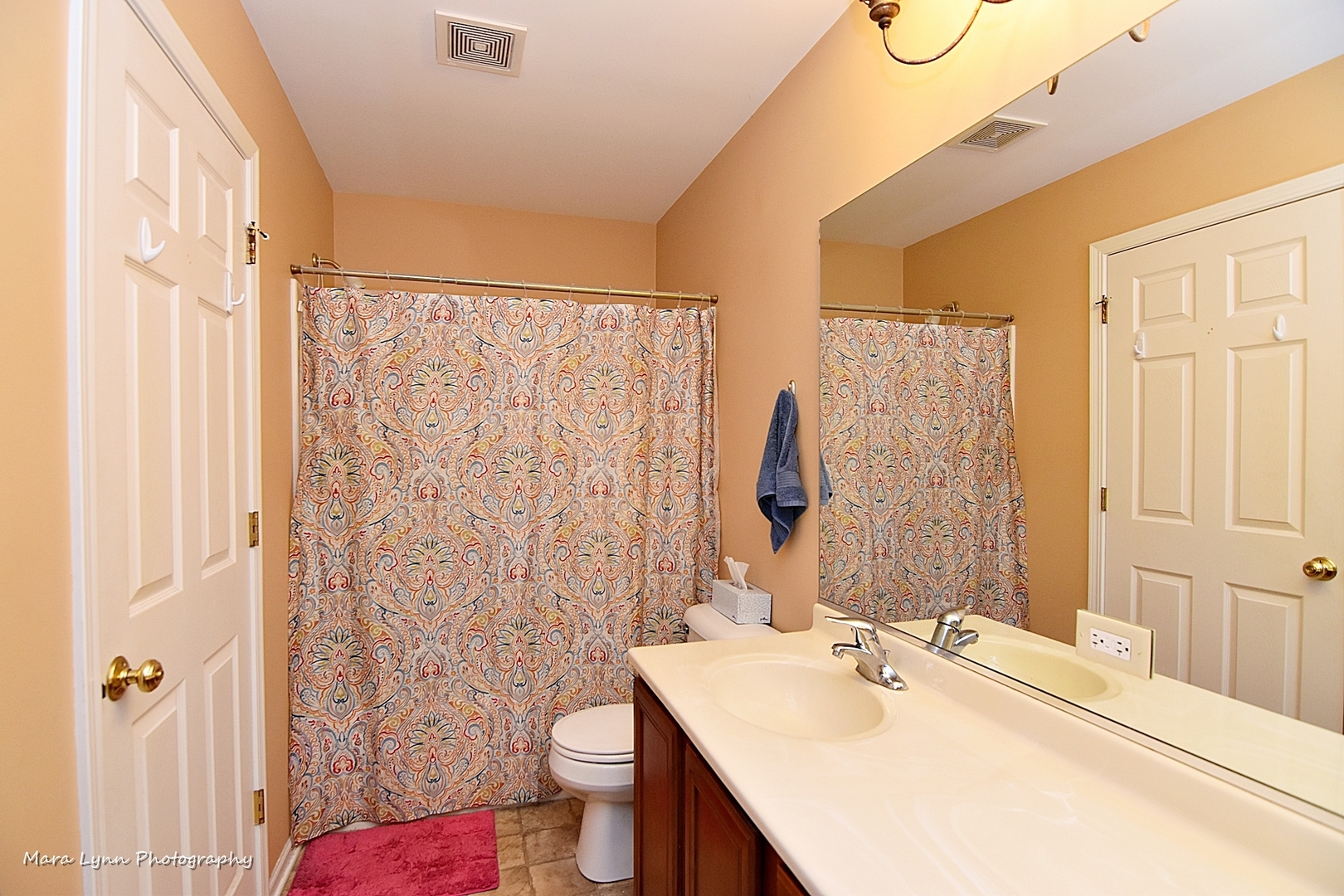 47 Rolling Oaks Road, Unit B Sugar Grove, IL 60554 - Photo 18 of 22 a bathroom with a sink toilet and shower