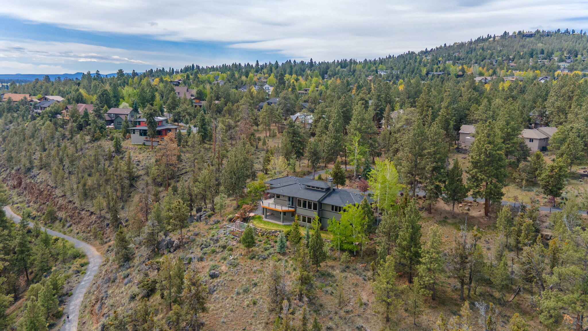 885 Northwest Chelsea Loop Bend, OR 97703 - Photo 10 of 57 25-web-or-mls-Riley_Visuals-25