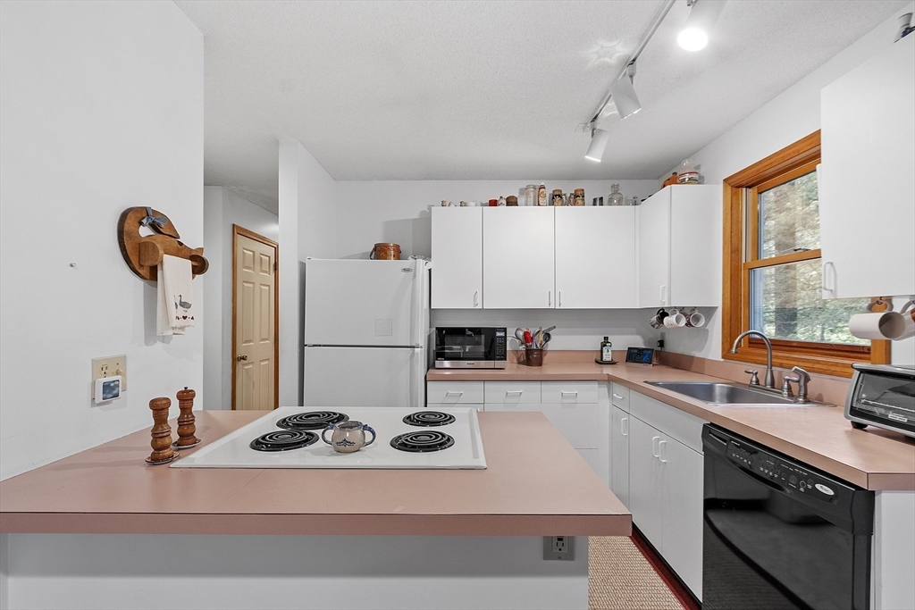 52 Lakeview Road Shutesbury, MA 01072 - Photo 8 of 34 Gallery Image 8