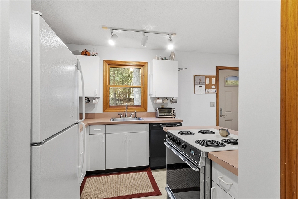 52 Lakeview Road Shutesbury, MA 01072 - Photo 10 of 34 Gallery Image 10