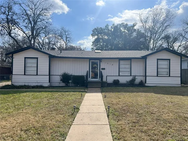 $240,000 | 1018 East Elm Street, Hillsboro, TX 76645